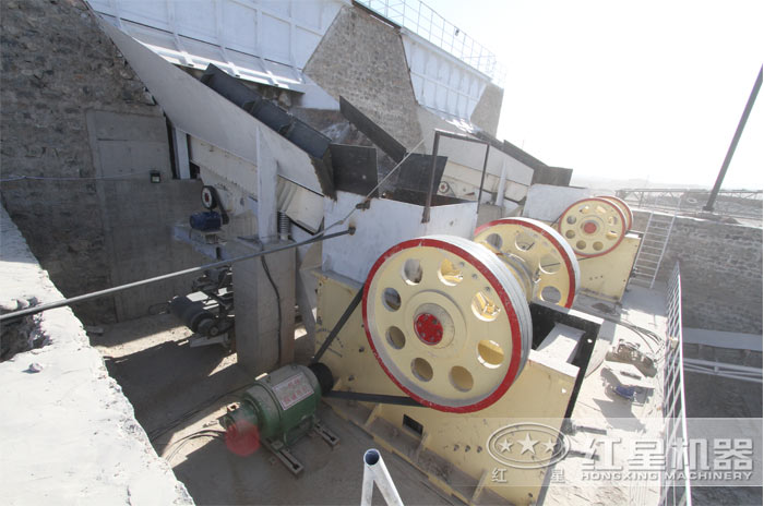 紅星鄂式破石機作業(yè)現(xiàn)場