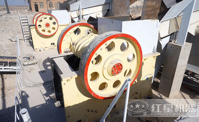 912顎式破碎機作業(yè)現(xiàn)場