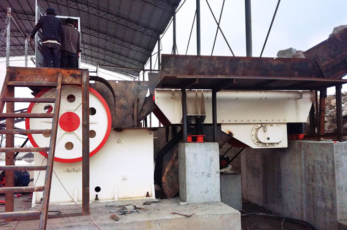 石灰石鄂式破碎機(jī)作業(yè)現(xiàn)場(chǎng)