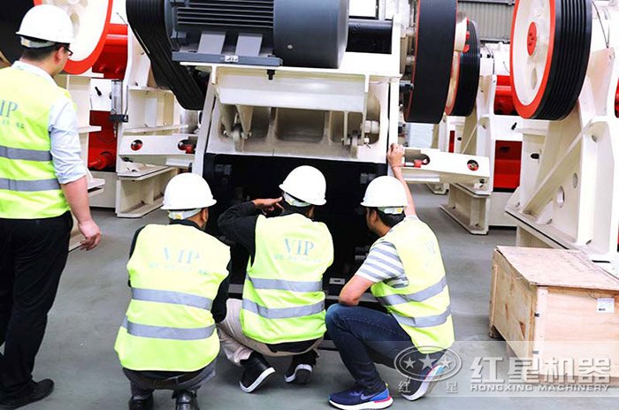 用戶來廠參觀玻璃破碎設(shè)備