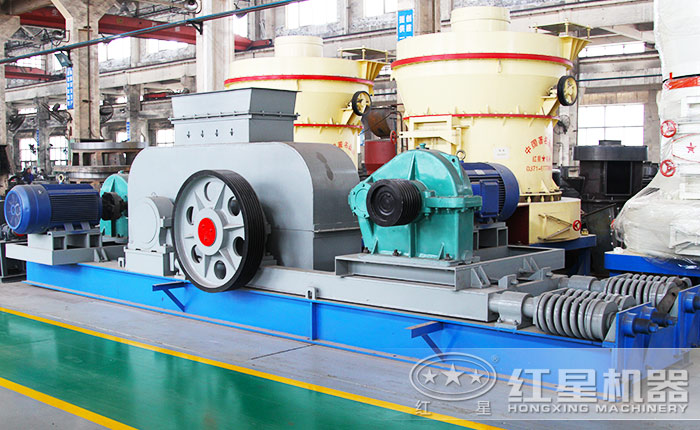 對(duì)輥式破碎機(jī)車間展示