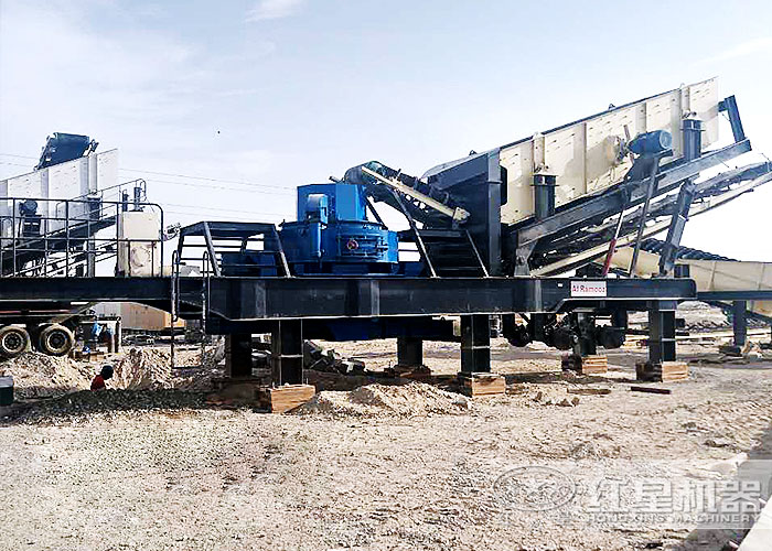 移動(dòng)式花崗巖制砂機(jī)作業(yè)現(xiàn)場(chǎng)