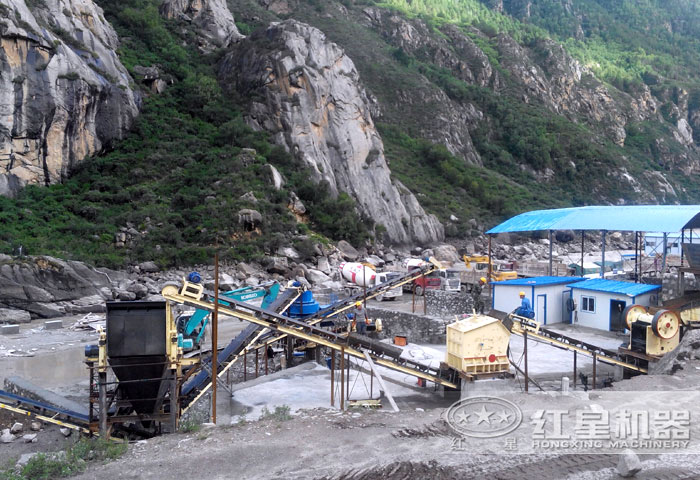 砂石生產(chǎn)線作業(yè)現(xiàn)場(chǎng)