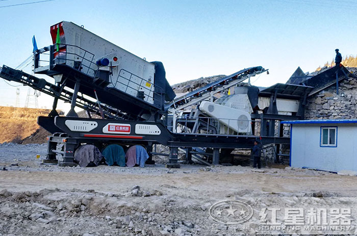 移動式鵝卵石碎石機(jī)作業(yè)現(xiàn)場