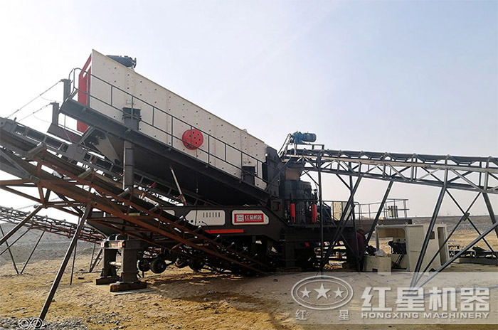小型移動式破碎機(jī)作業(yè)現(xiàn)場