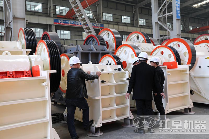 顎式破碎機(jī)用戶參觀現(xiàn)場(chǎng)