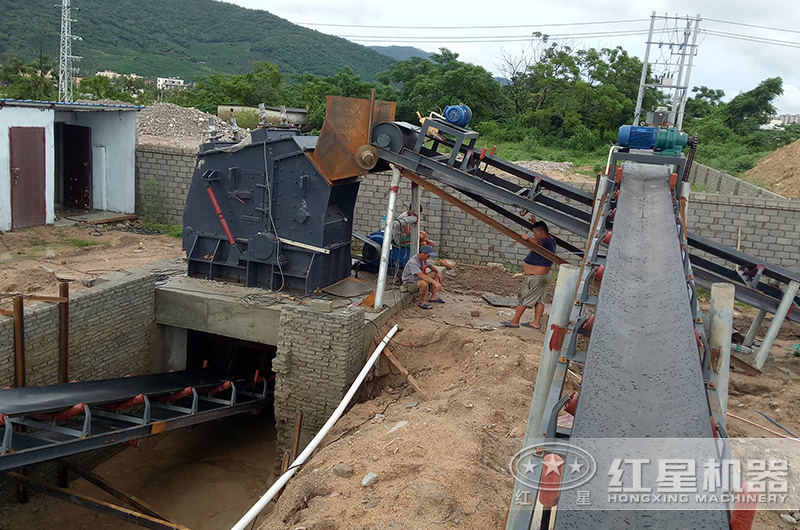 反擊破碎機(jī)生產(chǎn)現(xiàn)場(chǎng)