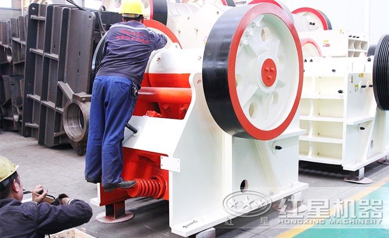 紅星技術(shù)人員檢查設(shè)備現(xiàn)場(chǎng)