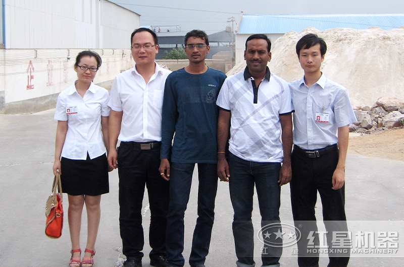 紅星技術(shù)人員和外國合作客戶合影