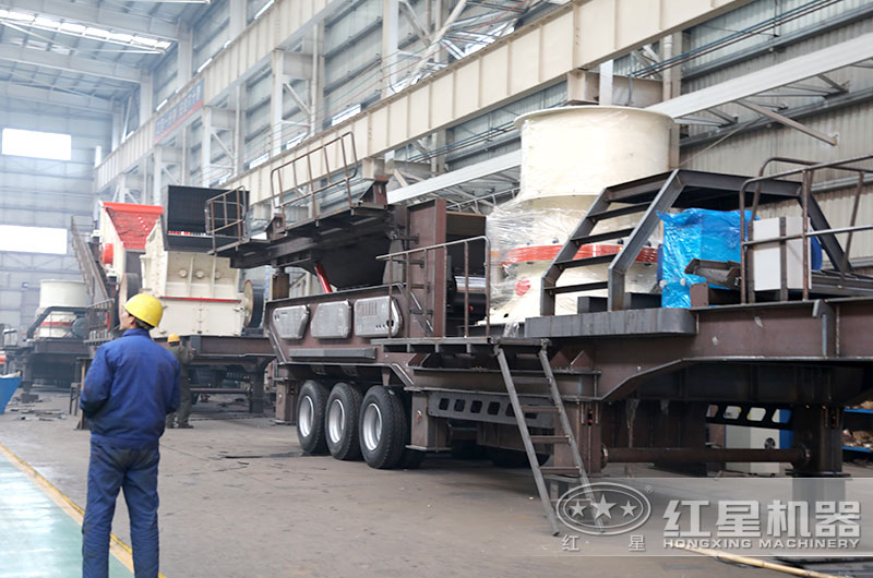 移動(dòng)破碎機(jī)生產(chǎn)車間