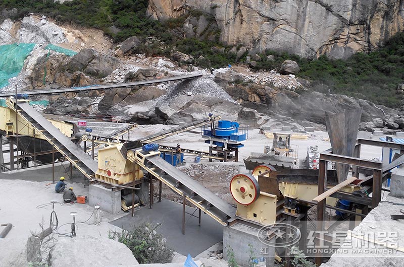 破碎、制砂生產(chǎn)現(xiàn)場