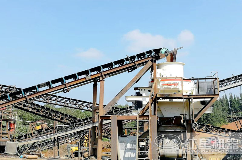 破碎制砂生產(chǎn)現(xiàn)場(chǎng)