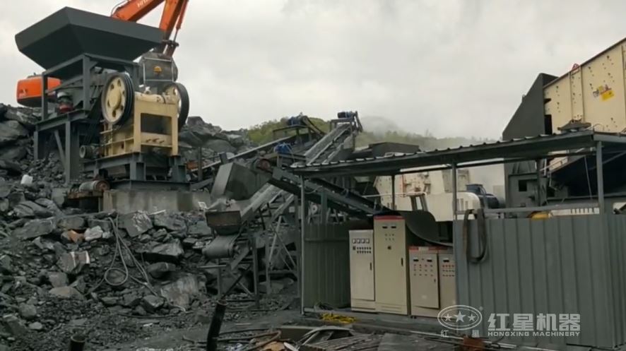 破碎生產(chǎn)現(xiàn)場(chǎng)實(shí)拍