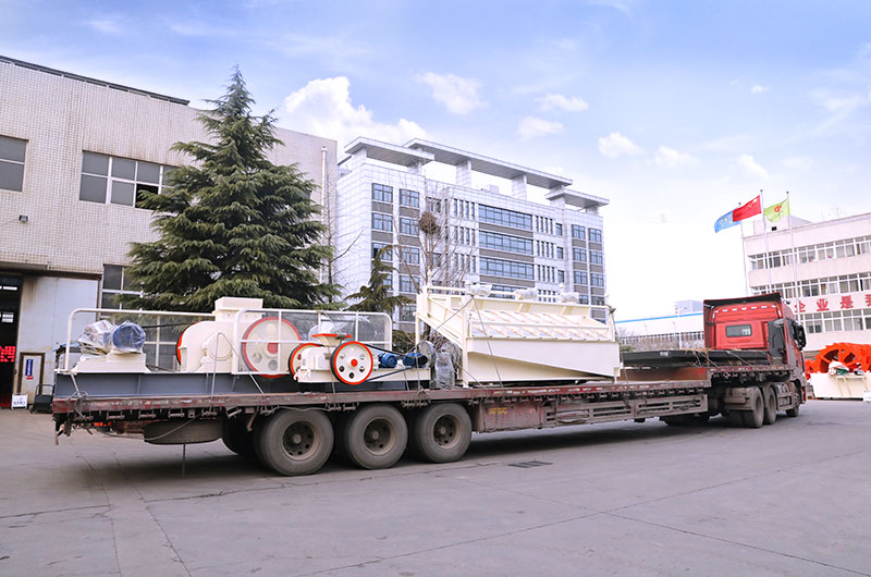 對輥式破碎機廠家發(fā)貨現(xiàn)場