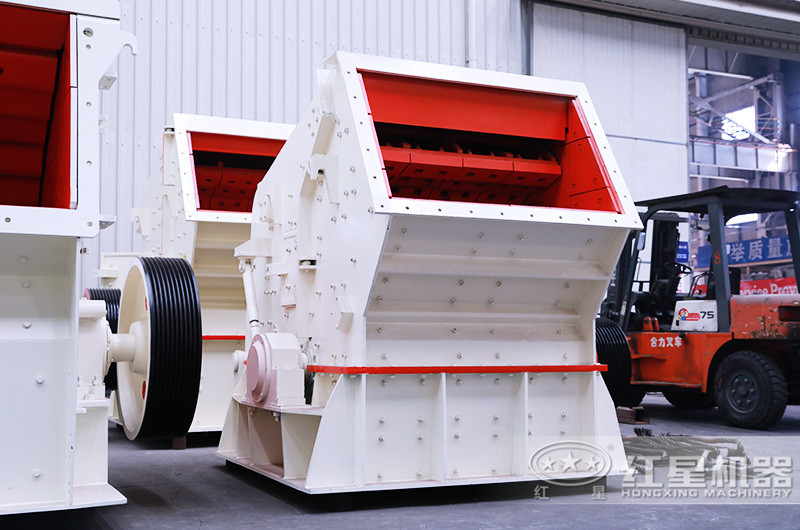 反擊式破碎機車間實拍