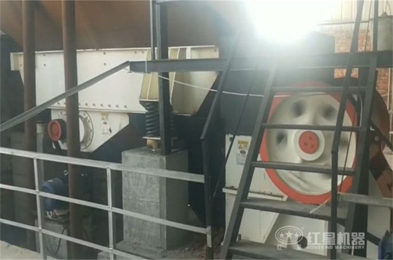 小型顎式破碎機生產(chǎn)現(xiàn)場