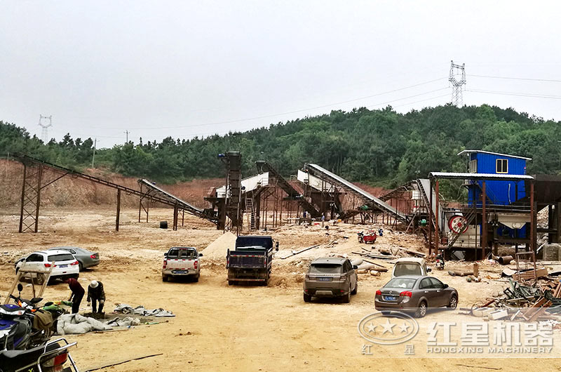 小型碎石生產(chǎn)現(xiàn)場(chǎng)