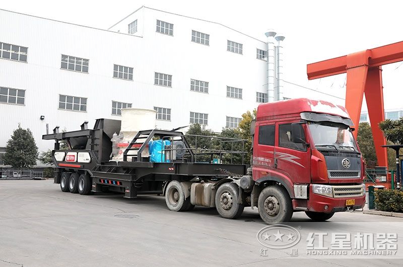 移動(dòng)破碎設(shè)備發(fā)貨現(xiàn)場